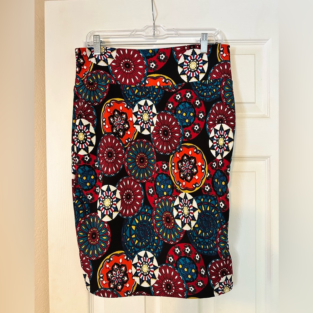 LuLaRoe Cassie Black Medallion Pencil Skirt